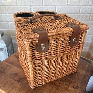 Vintage Picnic Time Charming Wicker Picnic Basket w/ 2 Wine Bottle Holders & Acc